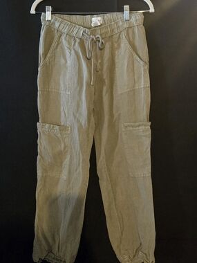 Nicole Miller Olive Drawstring Cargo Joggers. EUC